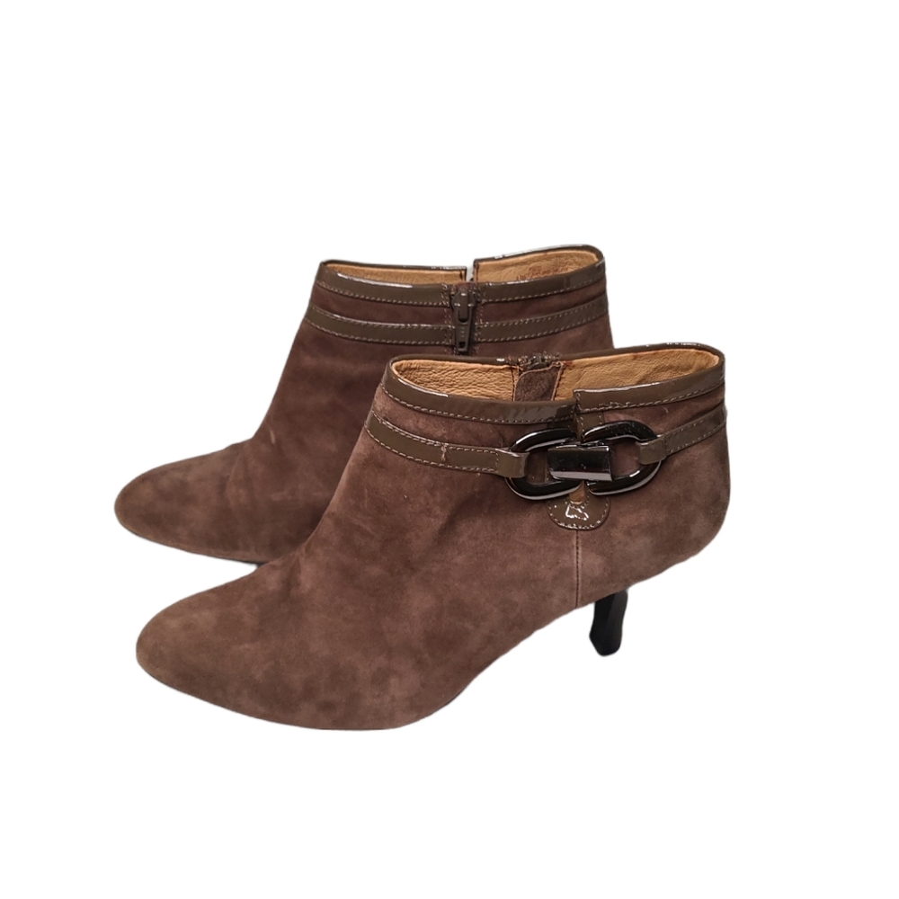 NWOT Sofft Brown Suede Ankle bootie heels with side zippers and metal detail